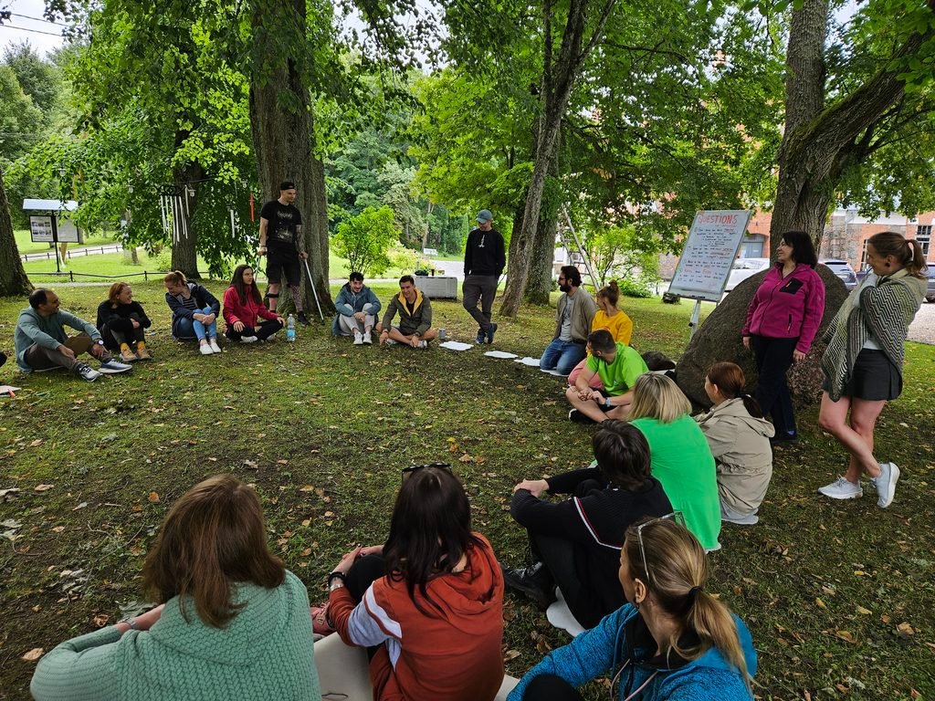 Participants in an outdoor learning activity during Art and Nature on Prescription in Lūznava, Latvia